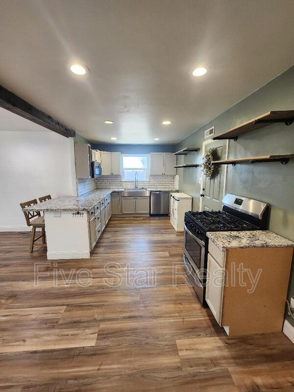 Building Photo - 598 Cassidy Ave
