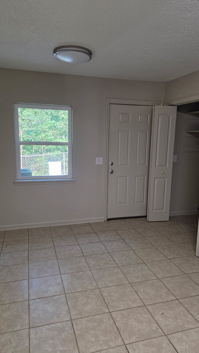 Building Photo - 102 Clarks Bluff Rd