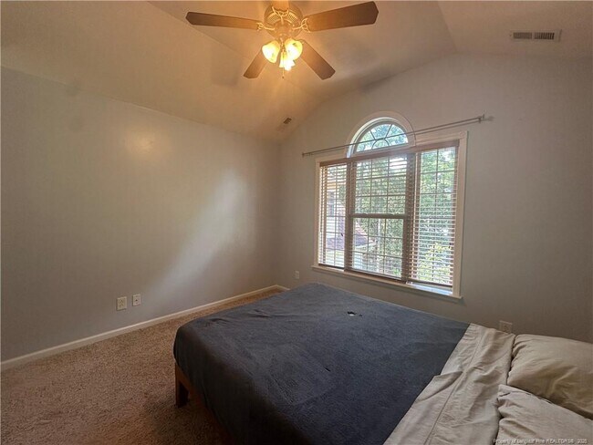 Building Photo - 143 Fairway Ln