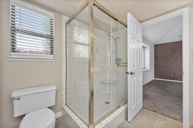 Building Photo - Beautiful 3 Bedroom, 2 Bathroom Home with Spacious Yard!