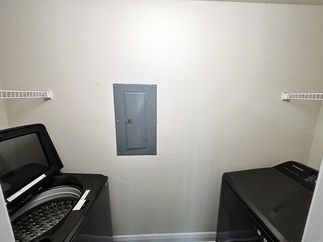 Building Photo - 5143 Carmell Ridge Cir