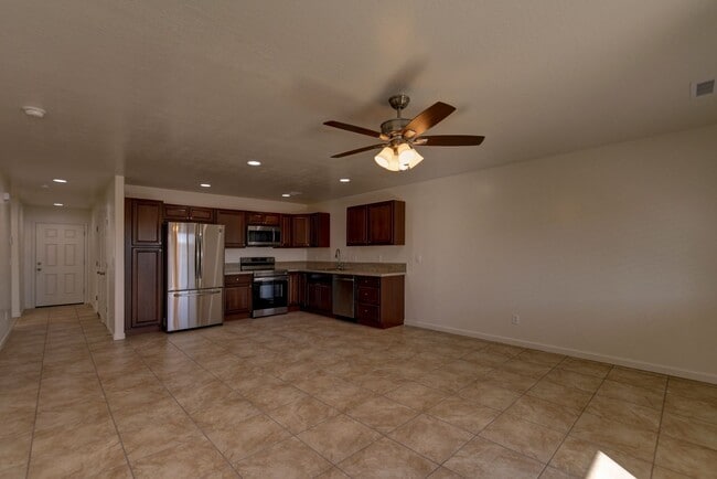 Building Photo - 3027 N Corrine Dr