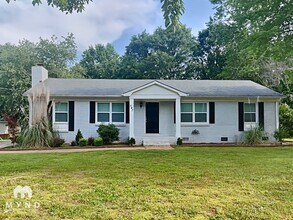 Building Photo - 547 Whitethorn Dr