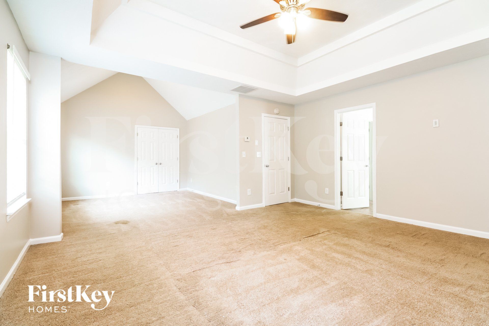 Building Photo - 592 Howell Dr