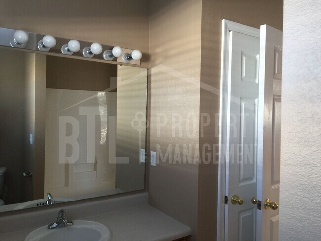 Building Photo - Beautiful 3BR Home in The Highlands with Community Pool