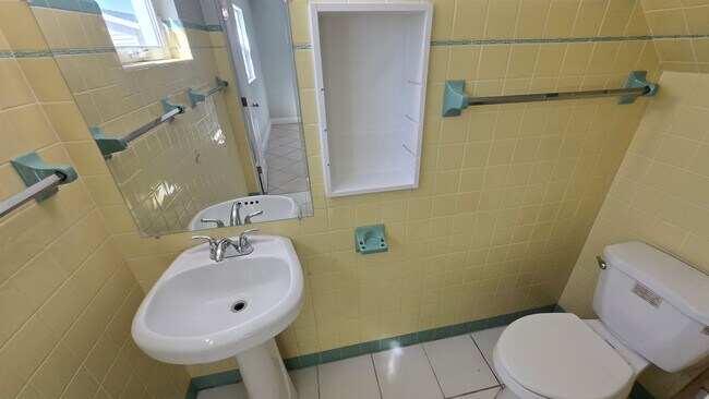 Building Photo - Four Bedroom Pool Home - Second Floor View of Manatee River