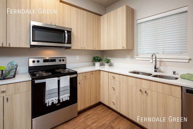Building Photo - Pet Friendly/Private Owner - 2 Bedroom Tow...