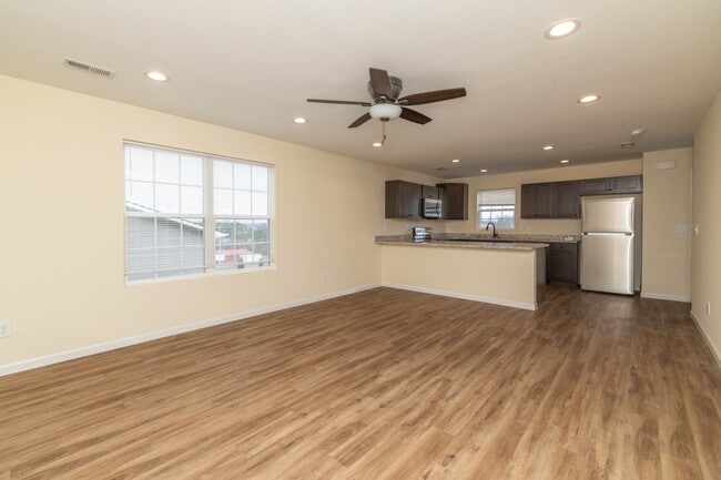 Building Photo - 923 Warrior Hill Dr