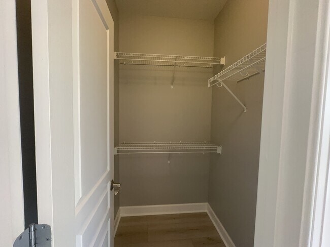 Building Photo - 3650 Victoria Dr