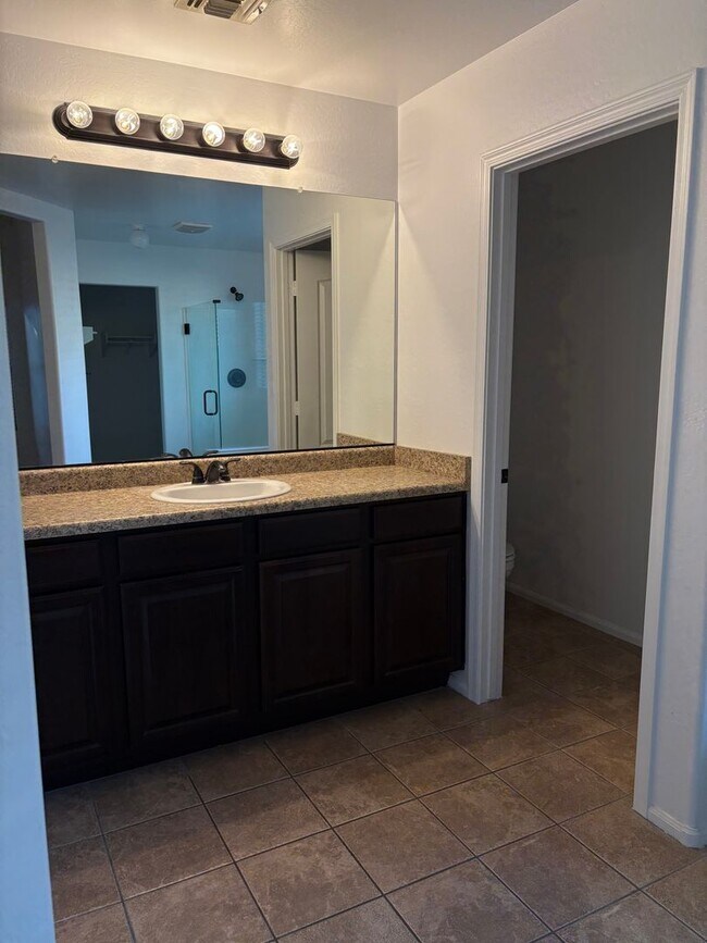 Building Photo - Beautiful 4-bed SFH in Tolleson