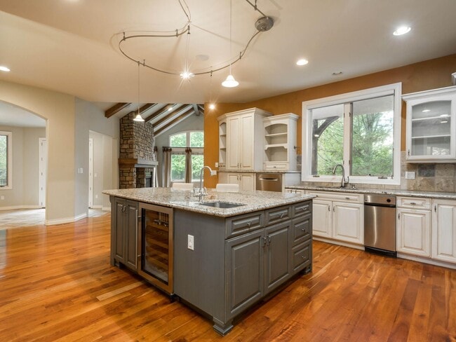 Building Photo - 9 Foxtail Cir