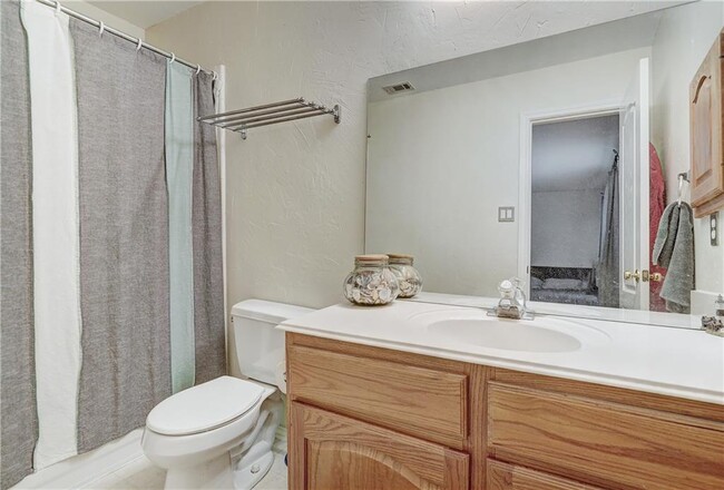 Building Photo - 1711 Fall Creek Dr