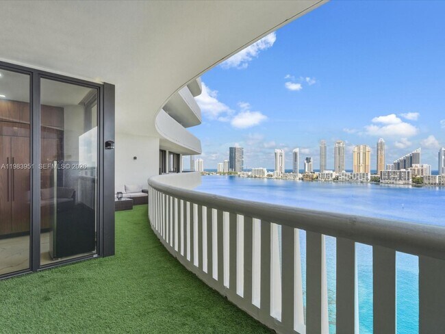 Building Photo - 3000 Island Blvd