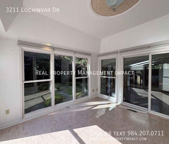 Building Photo - 3211 Lochinvar Dr