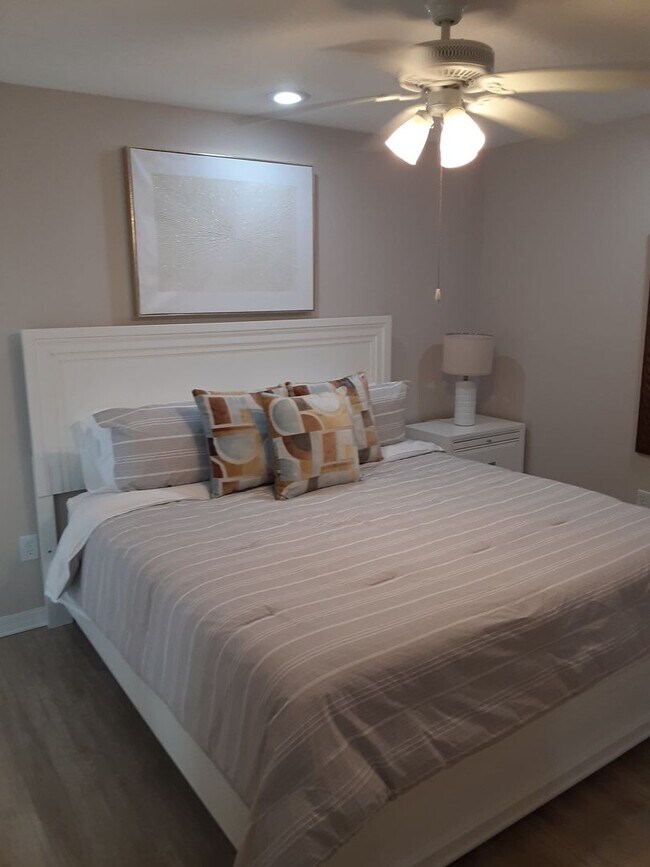 Building Photo - Stunning Short Term Rental!