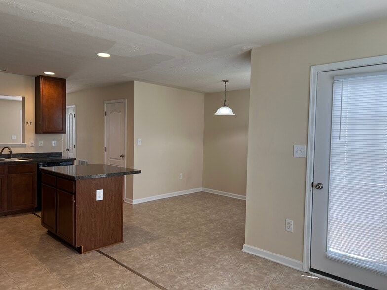 Building Photo - 325 Falcon Run