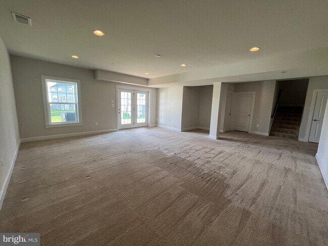 Building Photo - 8227 S Maple Lawn Blvd