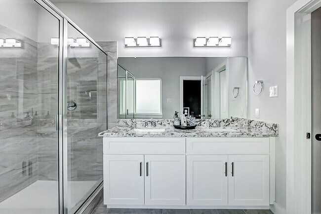 Building Photo - 4677 Bellfort Ave