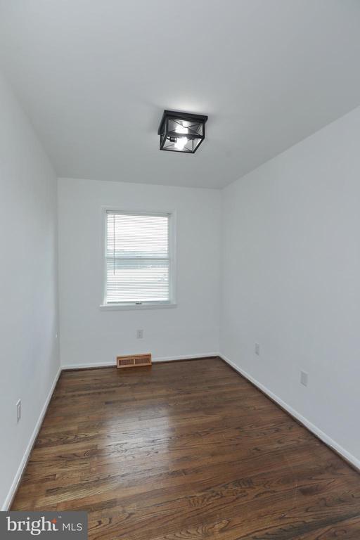 Building Photo - 8530 Wedding Dr