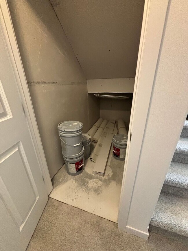 Building Photo - 3 Bed 3 Bath Townhome