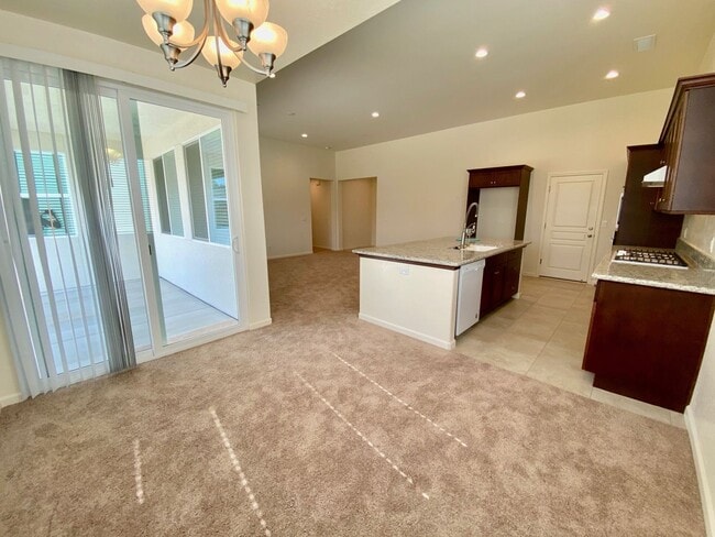 Building Photo - $2,295 Bullard & Leonard, Charming 3 Bedroom - La Canada Ave, Clovis