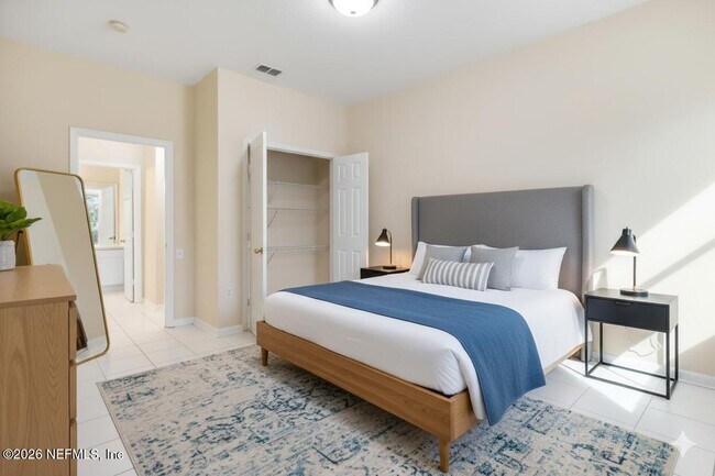 Building Photo - 10550 Baymeadows Rd