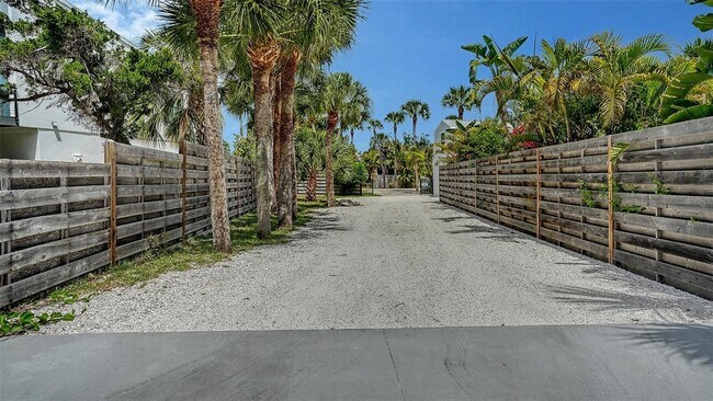 Building Photo - 3708 Sandspur Ln