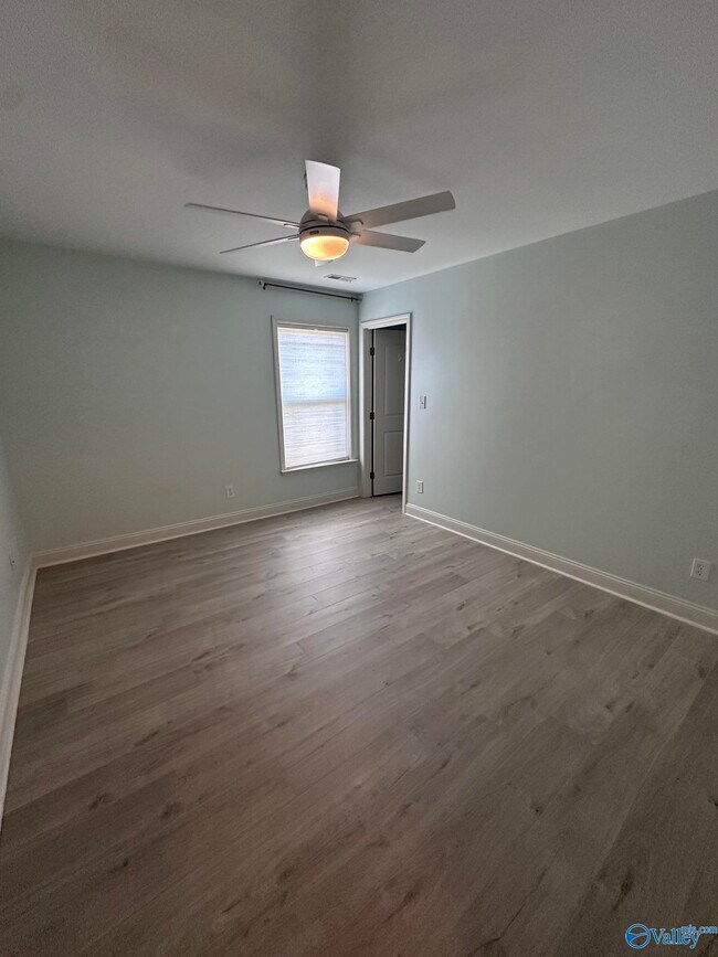 Building Photo - 240 Fields Pond Dr