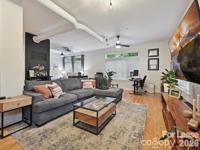 Building Photo - 404 N Laurel Ave