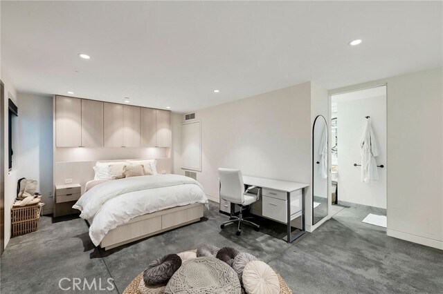 Building Photo - 121 25th St