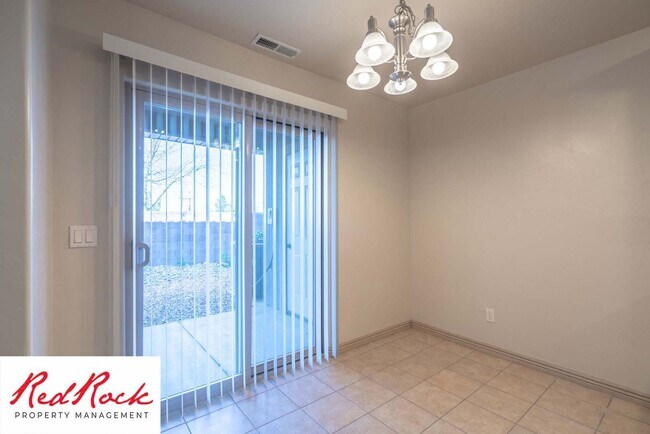 Building Photo - Beautiful 3 bedroom, 2.5 bathroom Townhome...