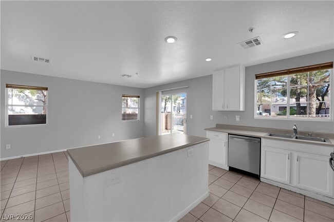 Building Photo - 2918 Pelican Breeze Ct