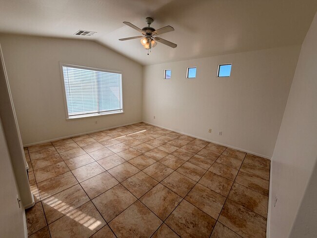 Building Photo - Spacious 3Bdm 2Ba Phoenix Home with *No Carpets* and *New Paint*