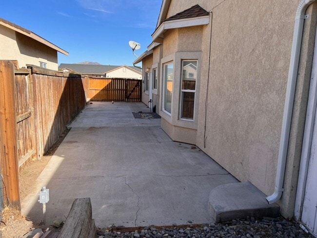 Building Photo - 3-bedroom home in Desert Lakes Golf Community