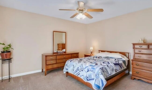 Building Photo - Charming 3 Bed / 2 Bath Home with Split Fl...