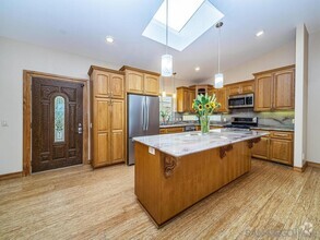 Building Photo - 14870 Rancho Real