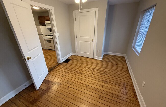 Building Photo - 2825 Glendora Ave