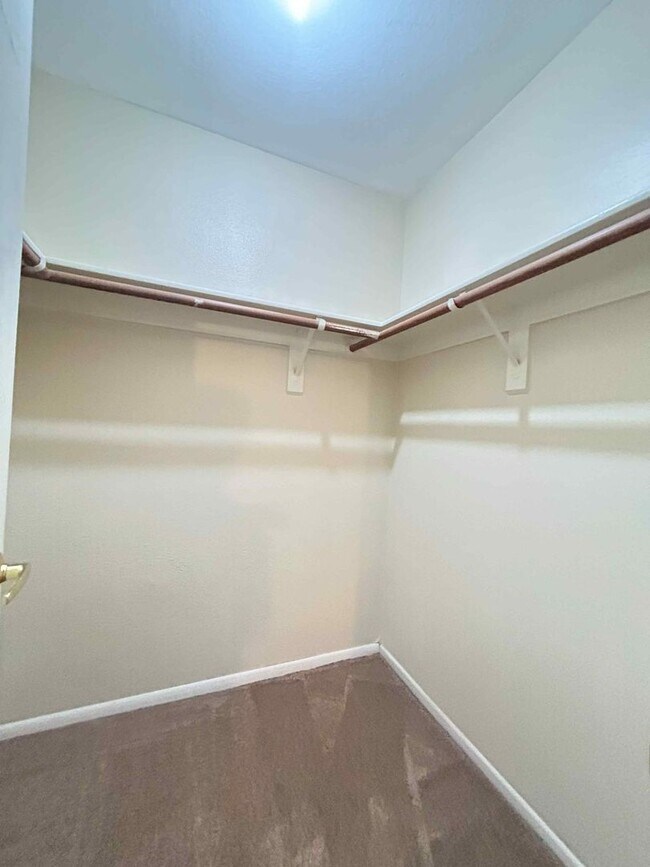 Building Photo - GORGEOUS REMODEL! 2 BEDROOM IN POINTS WEST!