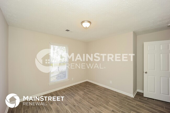Building Photo - 3376 Deshong Dr SW