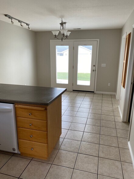 Building Photo - 498 Pheasant Ridge Dr