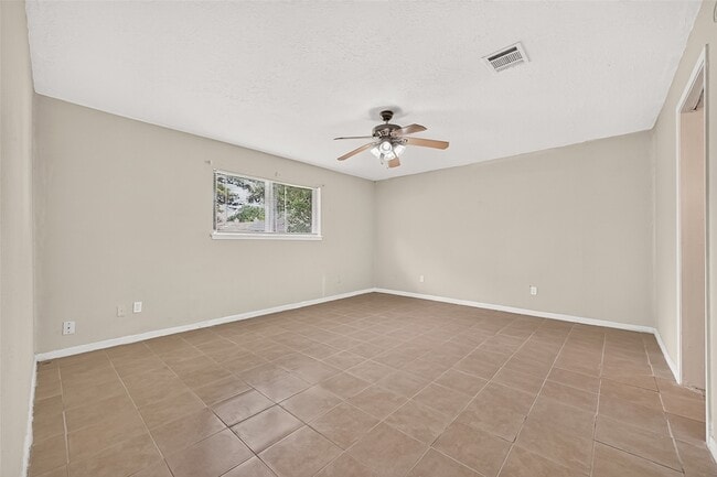 Building Photo - 2523 Creekway Cir