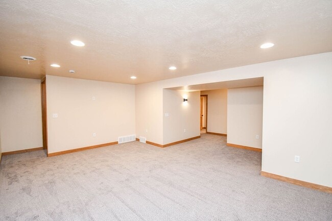 Building Photo - 602 E 57th St