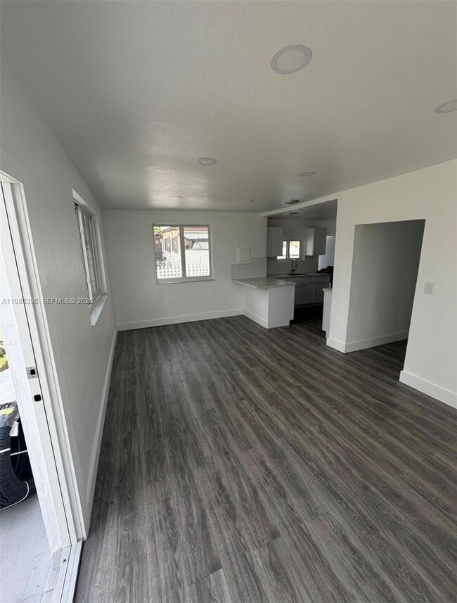 Building Photo - 1637 NW 31st Ave