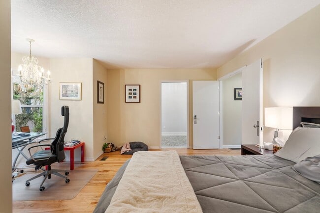 Building Photo - Private Retreat Backing to Trails in the Heart of Lake Oswego