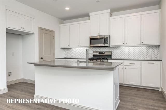 Building Photo - 428 Parkside Dr