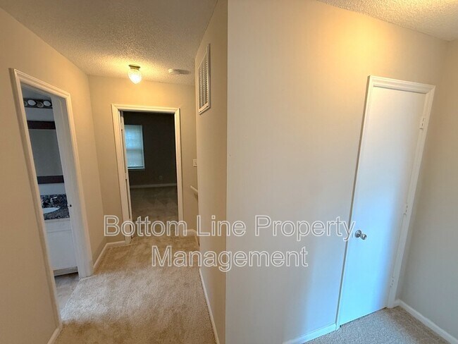 Building Photo - 5301 Rolling Oak Ln