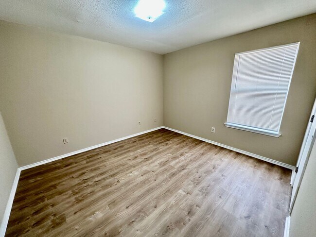 Building Photo - C 605-607 Connie