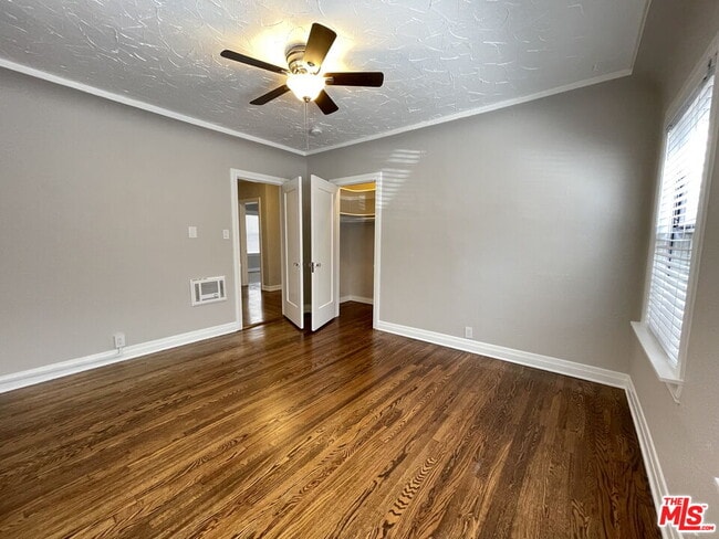 Building Photo - 3642 Empire Dr