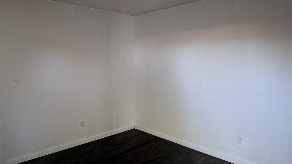 Building Photo - 2601 Hampton Ln