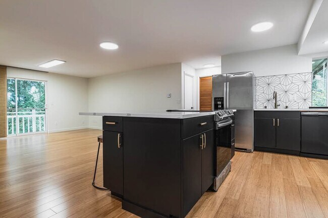 Building Photo - 860 Hyak Way